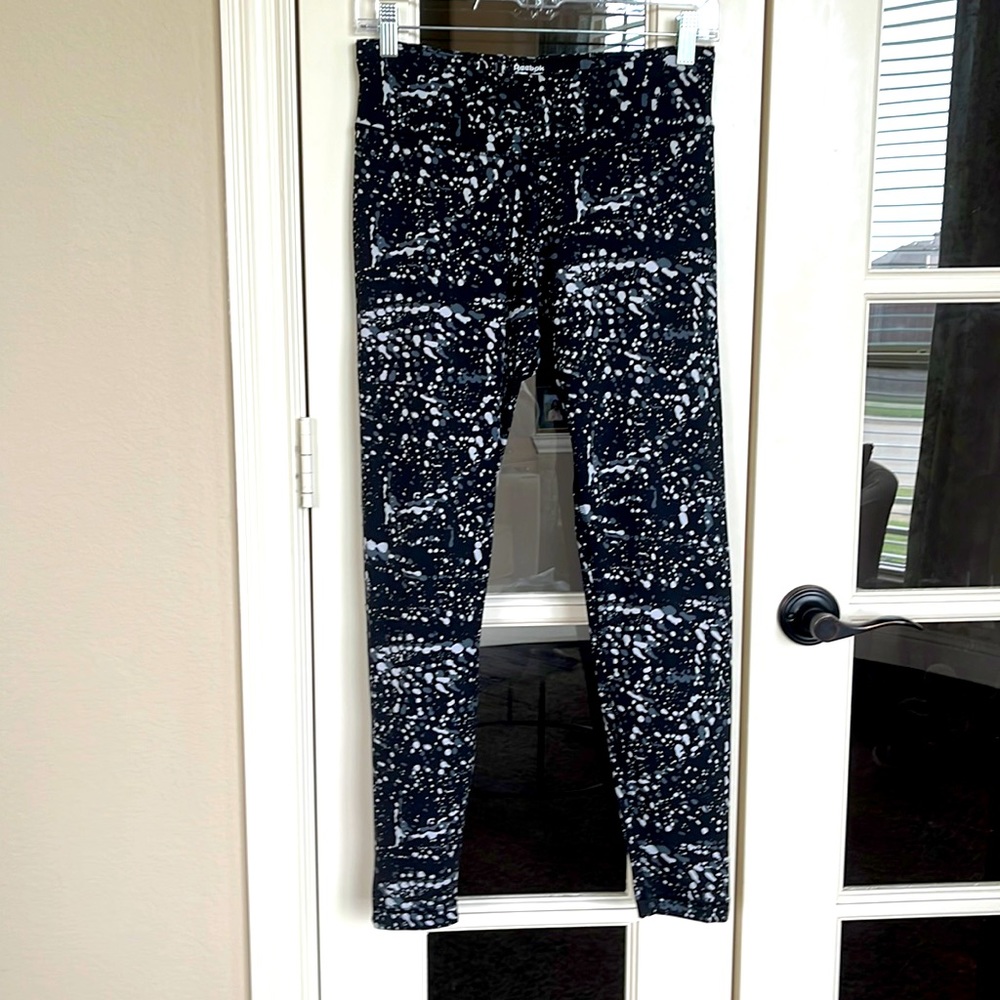 Reebok black & gray patterned full-length athletic leggings, Medium